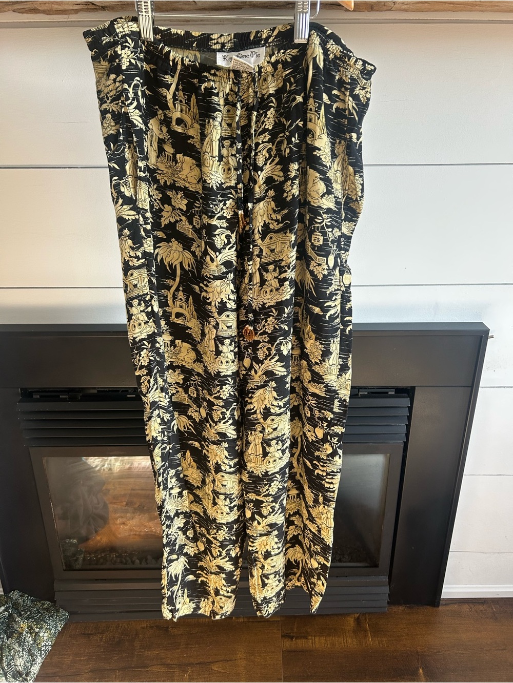 Black & Gold Scenic Print Wide-Leg Pants